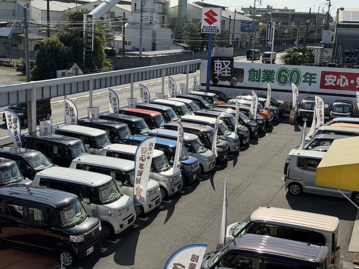 常時300台以上の軽自動車を展示